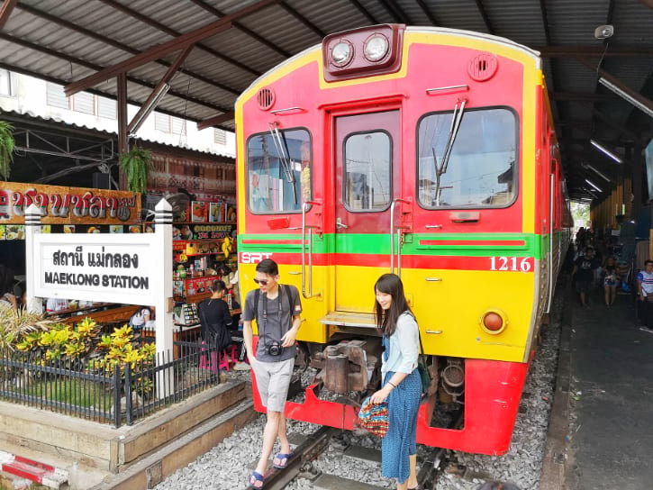 Maeklong-Railway-Market-Guide